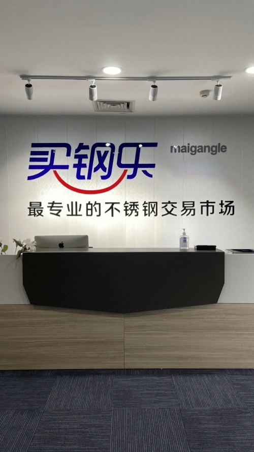 严肃厚重基调下的诙谐与幽默