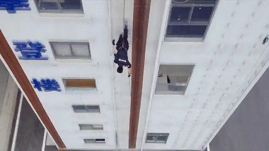 特警钢铁直男和灰姑娘女医生的故事：硬核行业发的糖也很硬，好吗？